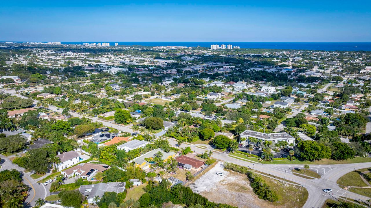 For Sale: $1,625,000 (4 beds, 4 baths, 2570 Square Feet)