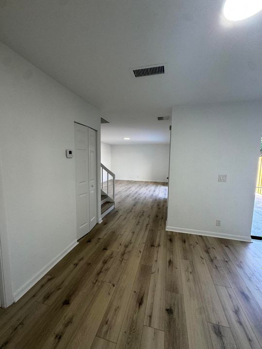 合同活跃: $2,250 (2 贝兹, 2 浴室, 1232 平方英尺)