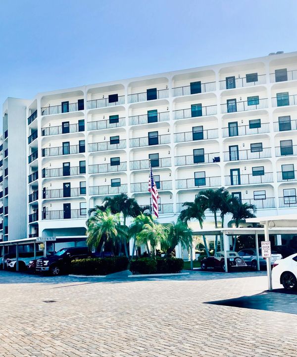 For Rent: $3,650 (2 beds, 2 baths, 1233 Square Feet)