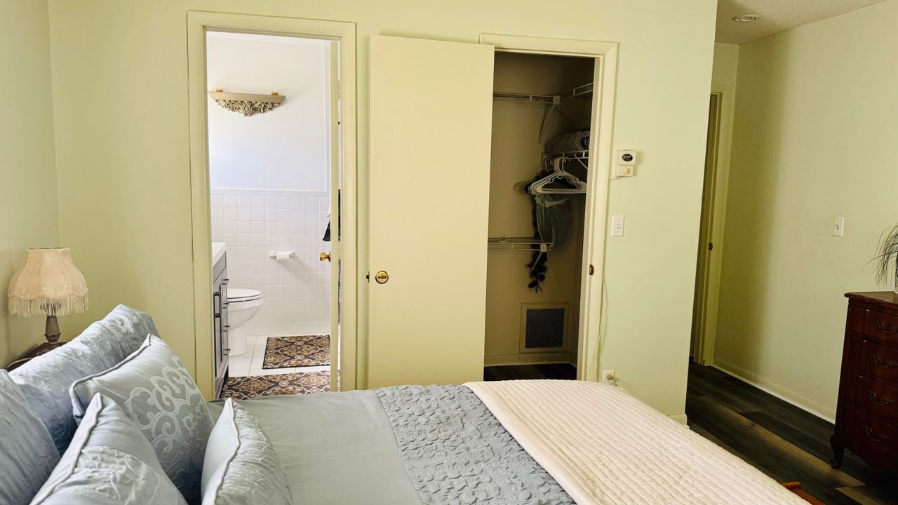 Active With Contract: $2,500 (2 beds, 2 baths, 1428 Square Feet)