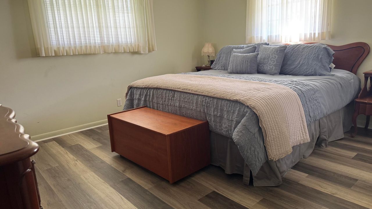 Active With Contract: $2,500 (2 beds, 2 baths, 1428 Square Feet)