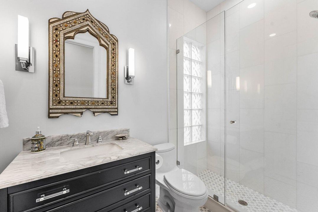 待售: $1,075,000 (3 贝兹, 2 浴室, 2001 平方英尺)