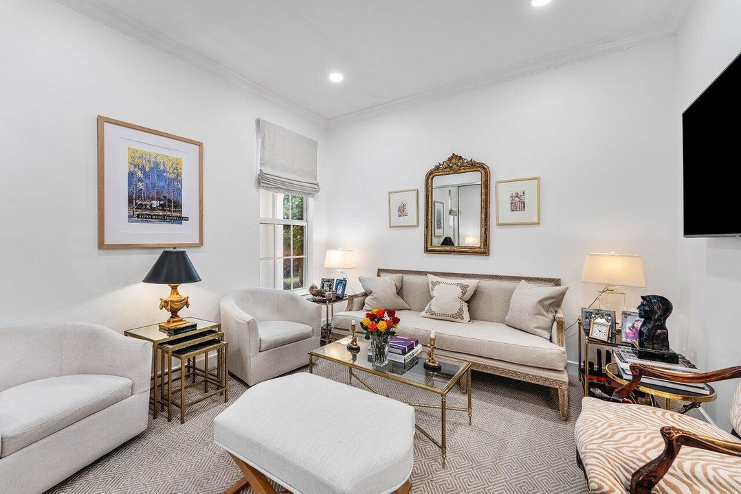 待售: $1,075,000 (3 贝兹, 2 浴室, 2001 平方英尺)