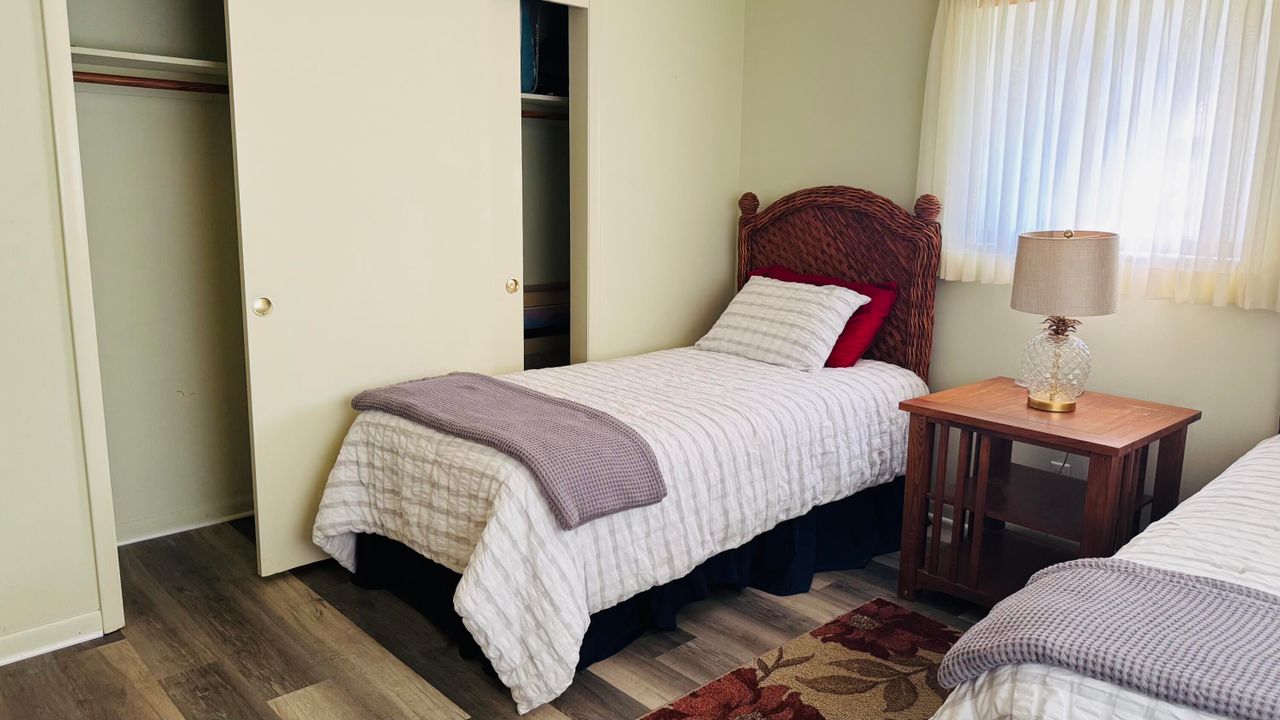 Active With Contract: $2,500 (2 beds, 2 baths, 1428 Square Feet)