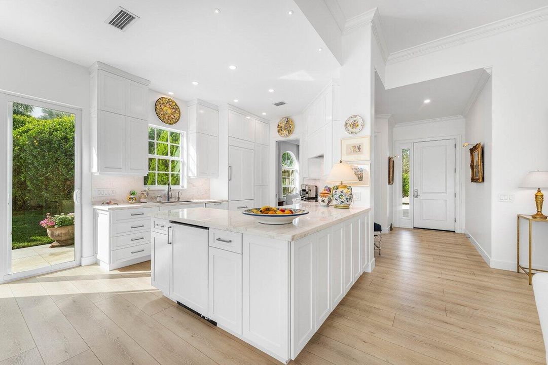 待售: $1,075,000 (3 贝兹, 2 浴室, 2001 平方英尺)