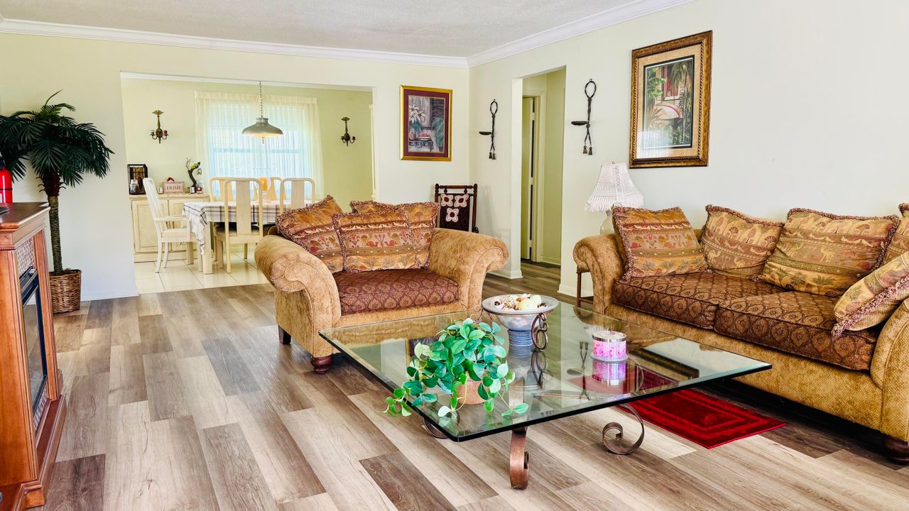 Active With Contract: $2,500 (2 beds, 2 baths, 1428 Square Feet)