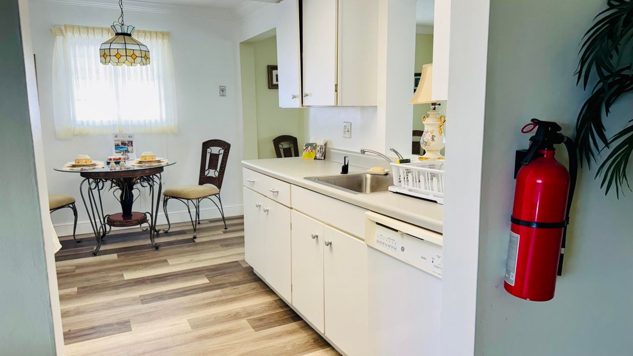 Active With Contract: $2,500 (2 beds, 2 baths, 1428 Square Feet)