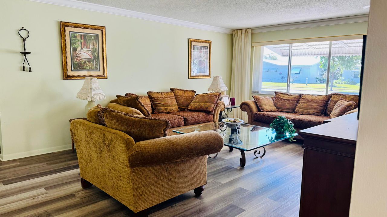 Active With Contract: $2,500 (2 beds, 2 baths, 1428 Square Feet)
