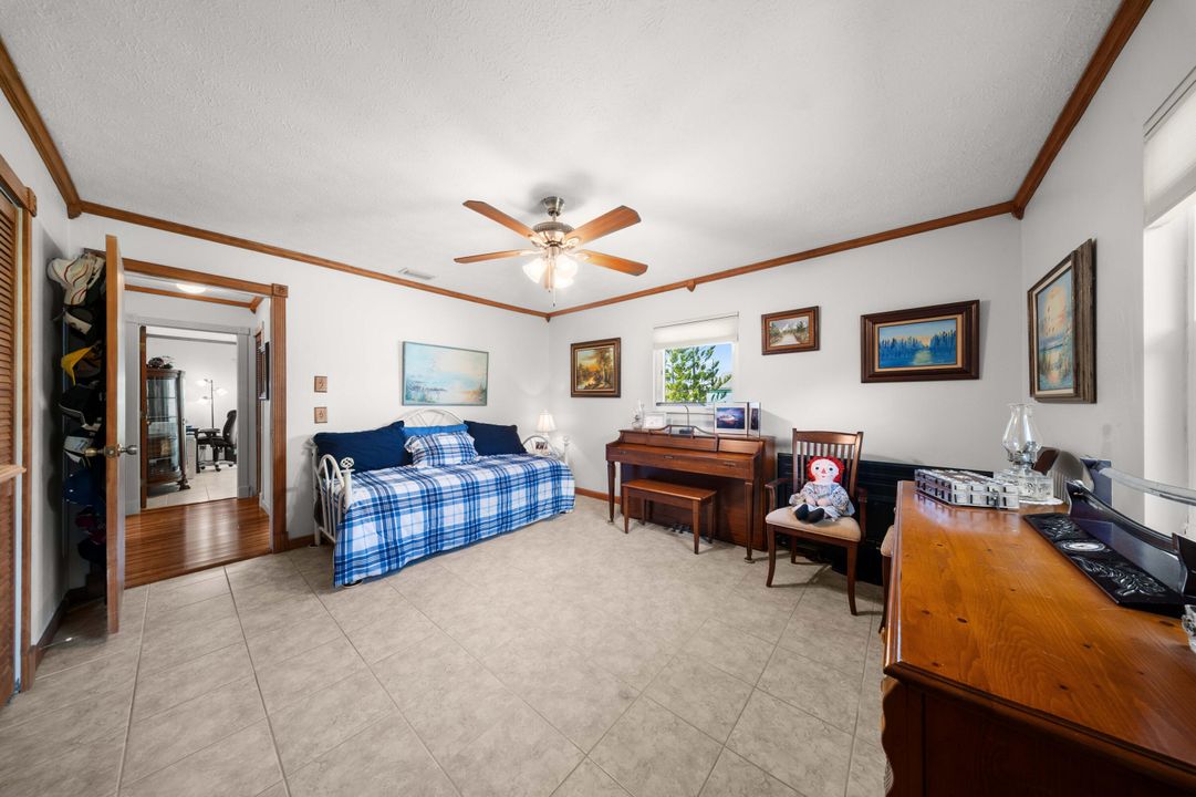 Active With Contract: $459,900 (3 beds, 2 baths, 1569 Square Feet)