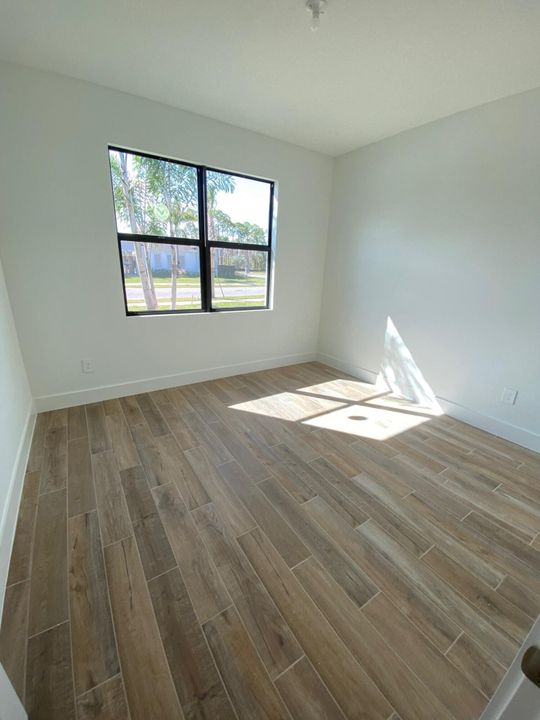 合同活跃: $619,000 (3 贝兹, 2 浴室, 1641 平方英尺)