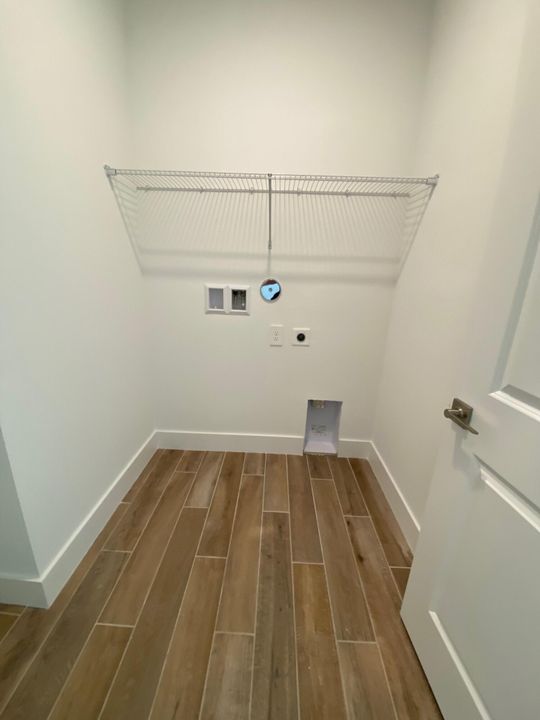 合同活跃: $619,000 (3 贝兹, 2 浴室, 1641 平方英尺)