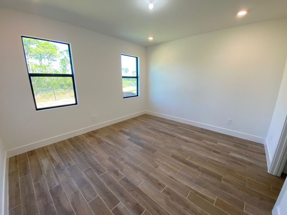 合同活跃: $619,000 (3 贝兹, 2 浴室, 1641 平方英尺)