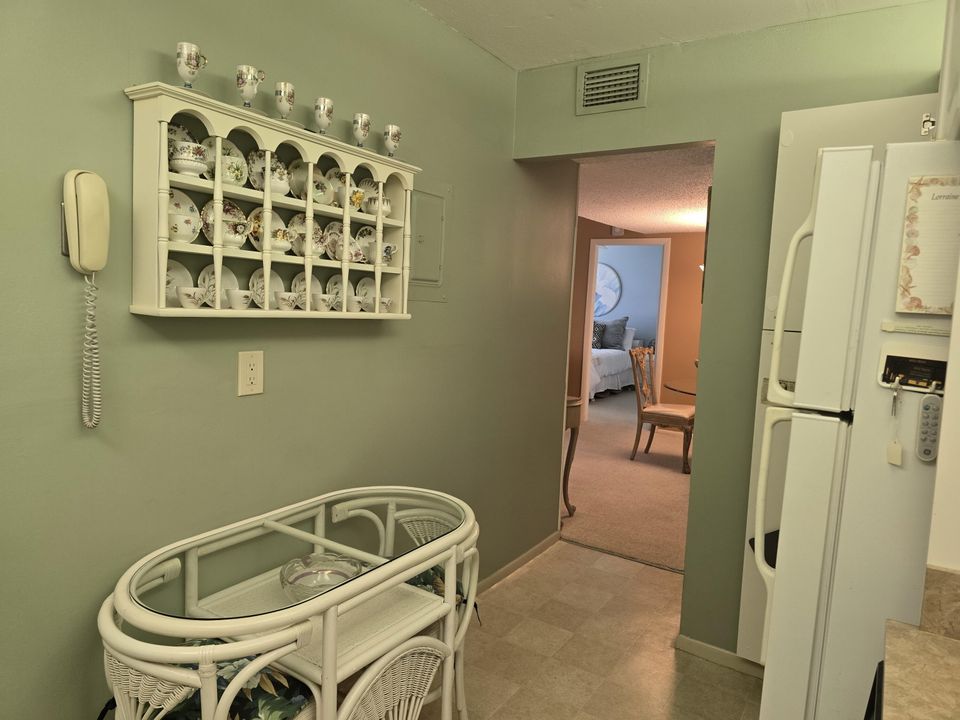 待售: $164,900 (2 贝兹, 2 浴室, 888 平方英尺)