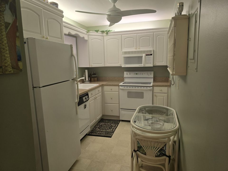 待售: $164,900 (2 贝兹, 2 浴室, 888 平方英尺)