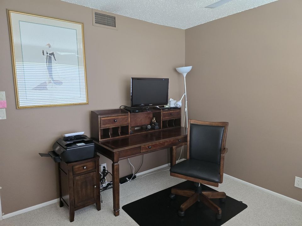 待售: $164,900 (2 贝兹, 2 浴室, 888 平方英尺)