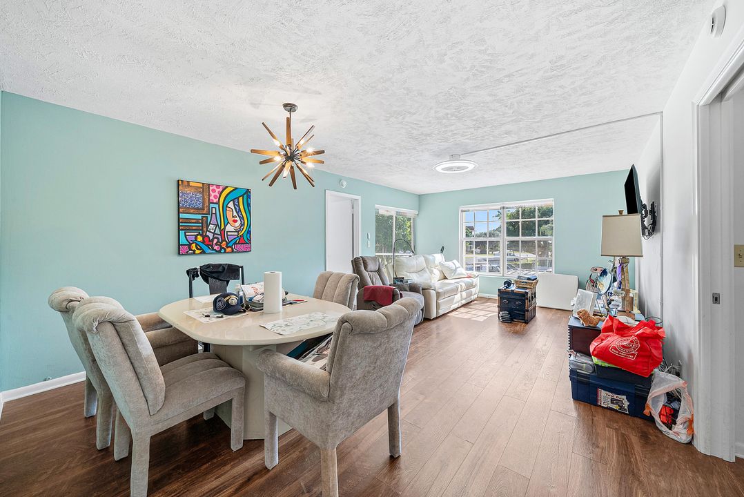 For Sale: $180,000 (2 beds, 2 baths, 959 Square Feet)