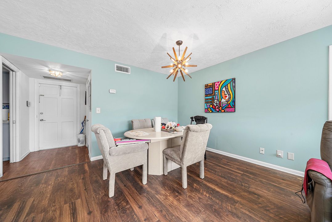 For Sale: $180,000 (2 beds, 2 baths, 959 Square Feet)