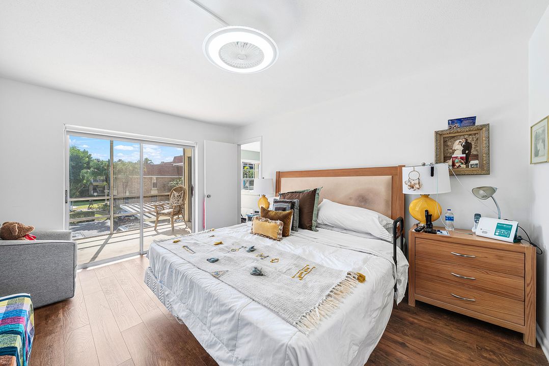 For Sale: $180,000 (2 beds, 2 baths, 959 Square Feet)