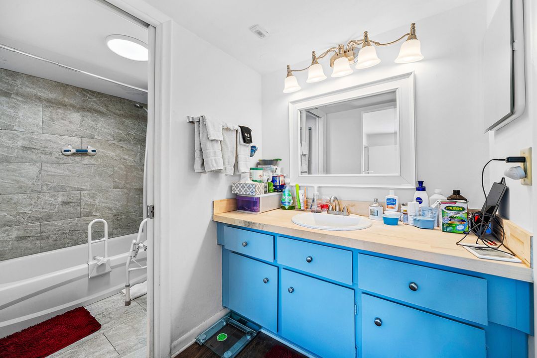 For Sale: $180,000 (2 beds, 2 baths, 959 Square Feet)