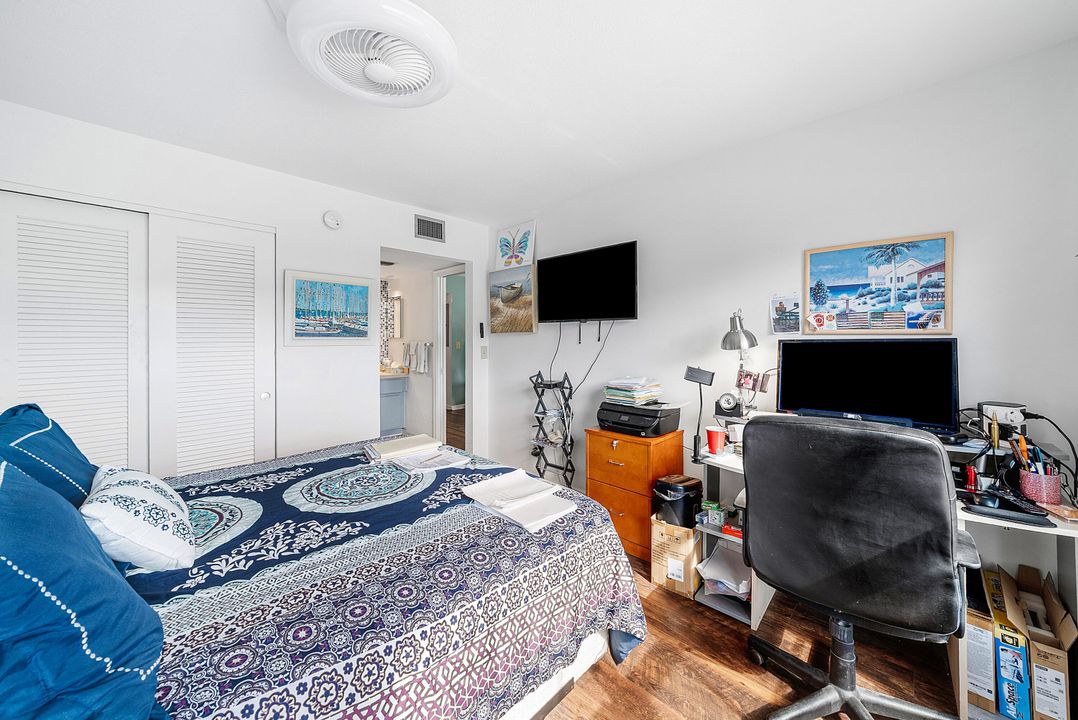 For Sale: $180,000 (2 beds, 2 baths, 959 Square Feet)