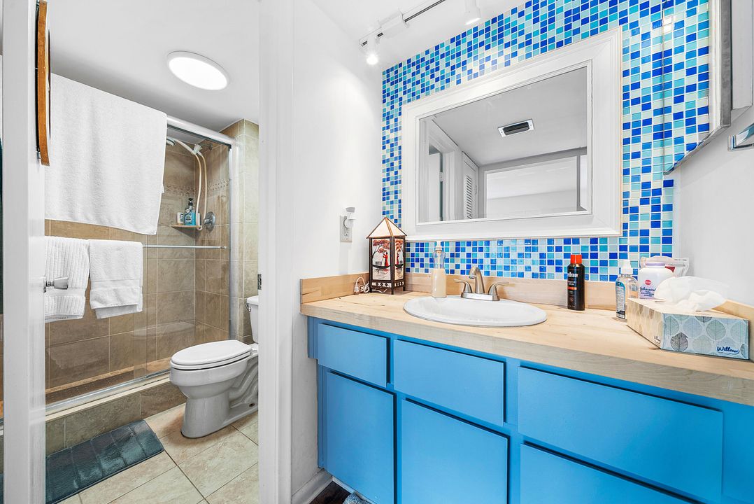 For Sale: $180,000 (2 beds, 2 baths, 959 Square Feet)