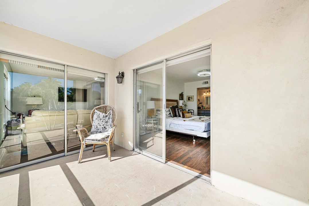 For Sale: $180,000 (2 beds, 2 baths, 959 Square Feet)