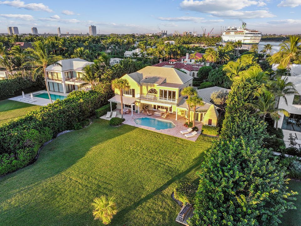 For Sale: $34,900,000 (6 beds, 7 baths, 4675 Square Feet)