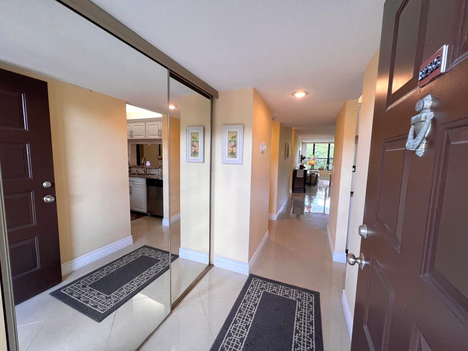 待售: $230,000 (2 贝兹, 2 浴室, 1300 平方英尺)