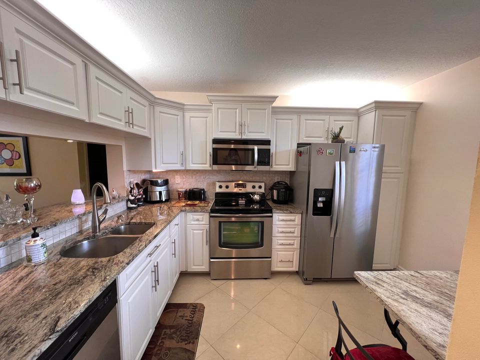 待售: $230,000 (2 贝兹, 2 浴室, 1300 平方英尺)