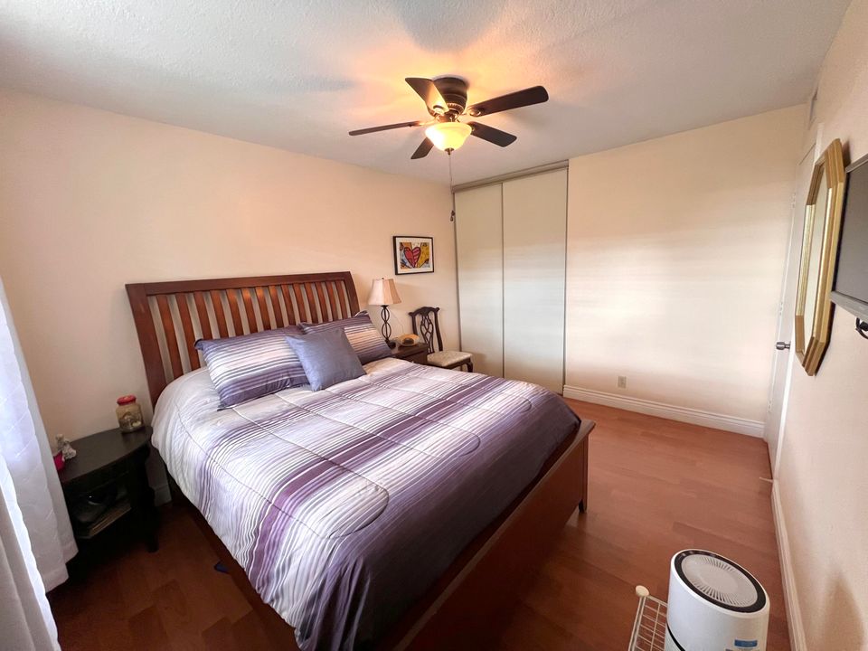 待售: $230,000 (2 贝兹, 2 浴室, 1300 平方英尺)