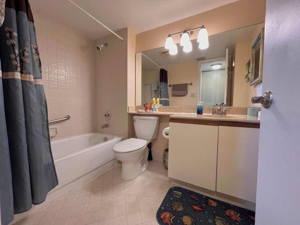 待售: $230,000 (2 贝兹, 2 浴室, 1300 平方英尺)