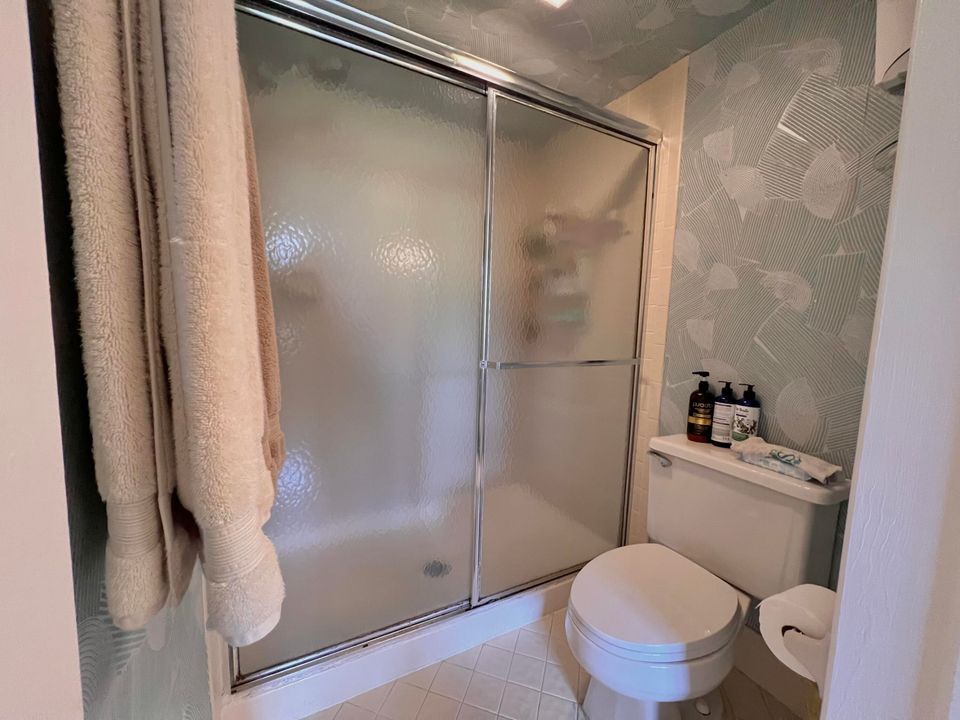 待售: $230,000 (2 贝兹, 2 浴室, 1300 平方英尺)