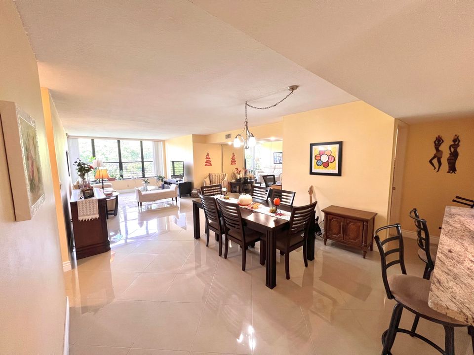 待售: $230,000 (2 贝兹, 2 浴室, 1300 平方英尺)