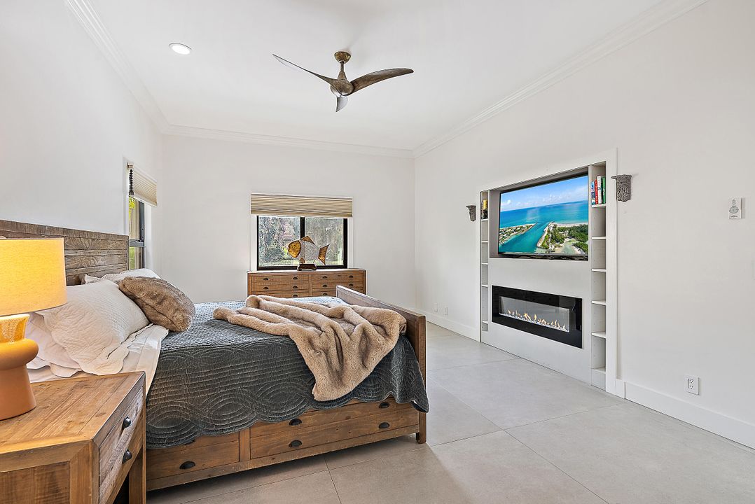 For Sale: $1,200,000 (3 beds, 2 baths, 2207 Square Feet)