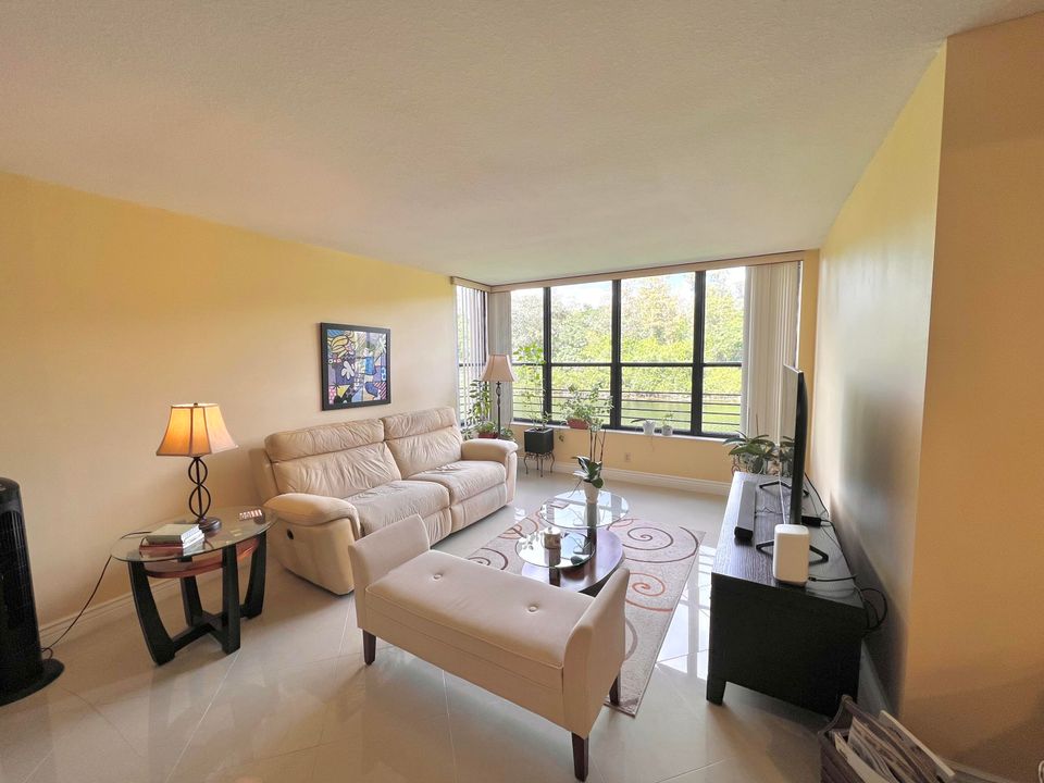 待售: $230,000 (2 贝兹, 2 浴室, 1300 平方英尺)