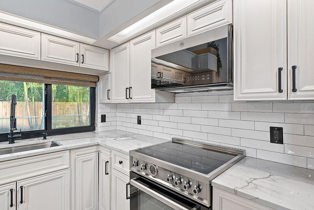 For Sale: $1,200,000 (3 beds, 2 baths, 2207 Square Feet)