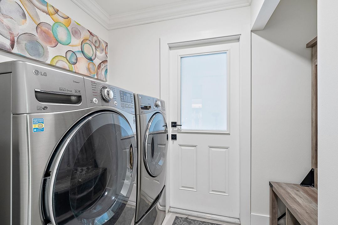 For Sale: $1,200,000 (3 beds, 2 baths, 2207 Square Feet)