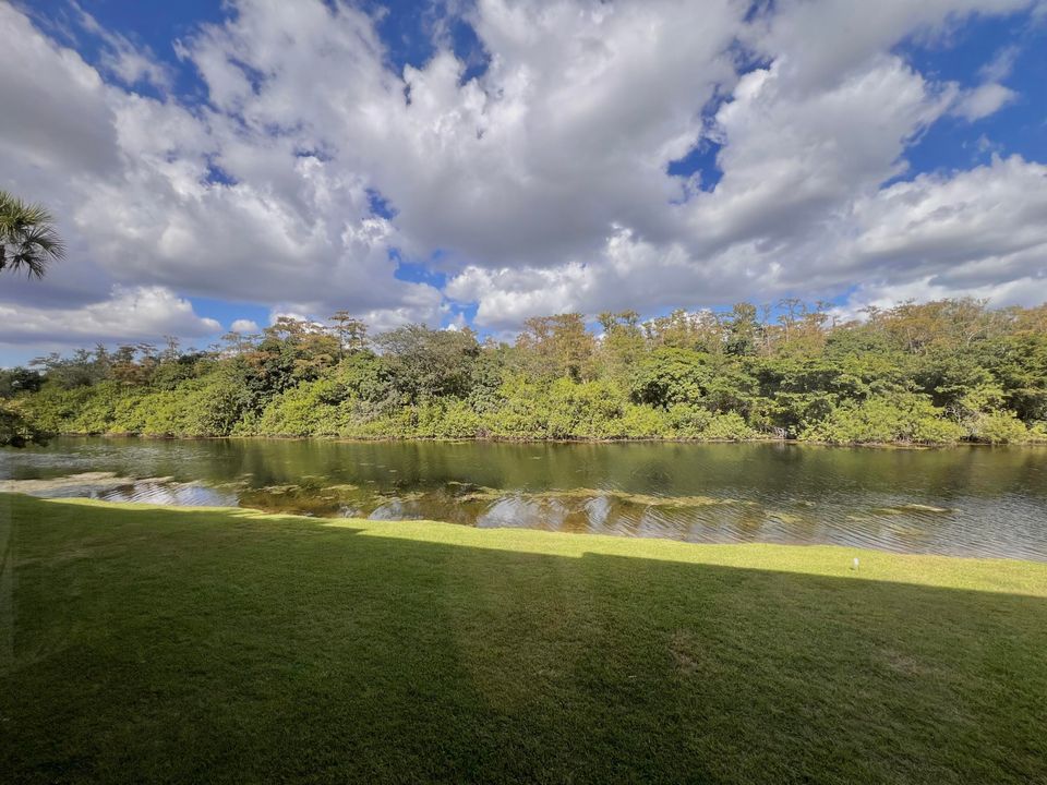 待售: $230,000 (2 贝兹, 2 浴室, 1300 平方英尺)