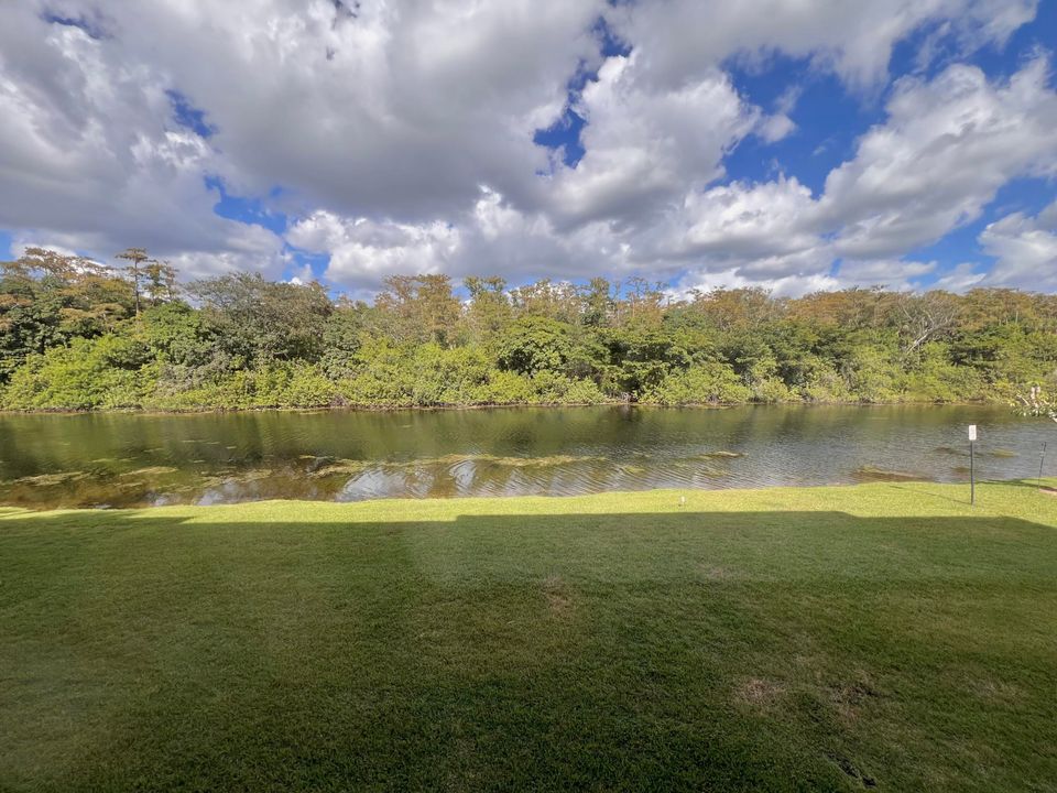 待售: $230,000 (2 贝兹, 2 浴室, 1300 平方英尺)