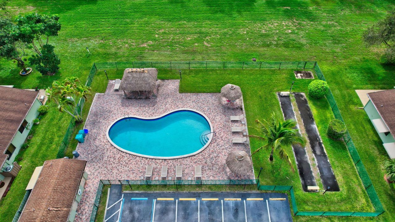 For Sale: $258,000 (2 beds, 2 baths, 1114 Square Feet)