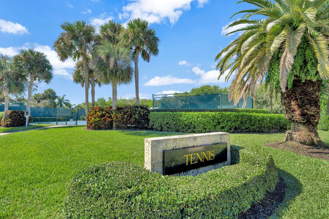 For Sale: $2,200,000 (4 beds, 4 baths, 3868 Square Feet)