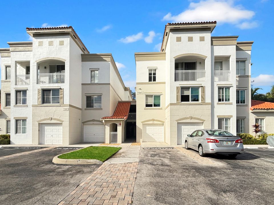 合同活跃: $1,980 (1 贝兹, 1 浴室, 815 平方英尺)