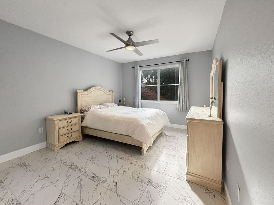 合同活跃: $1,980 (1 贝兹, 1 浴室, 815 平方英尺)