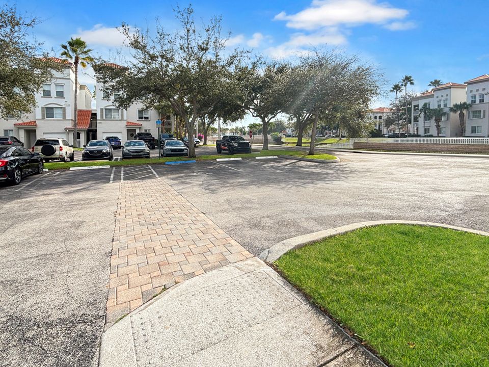 合同活跃: $1,980 (1 贝兹, 1 浴室, 815 平方英尺)