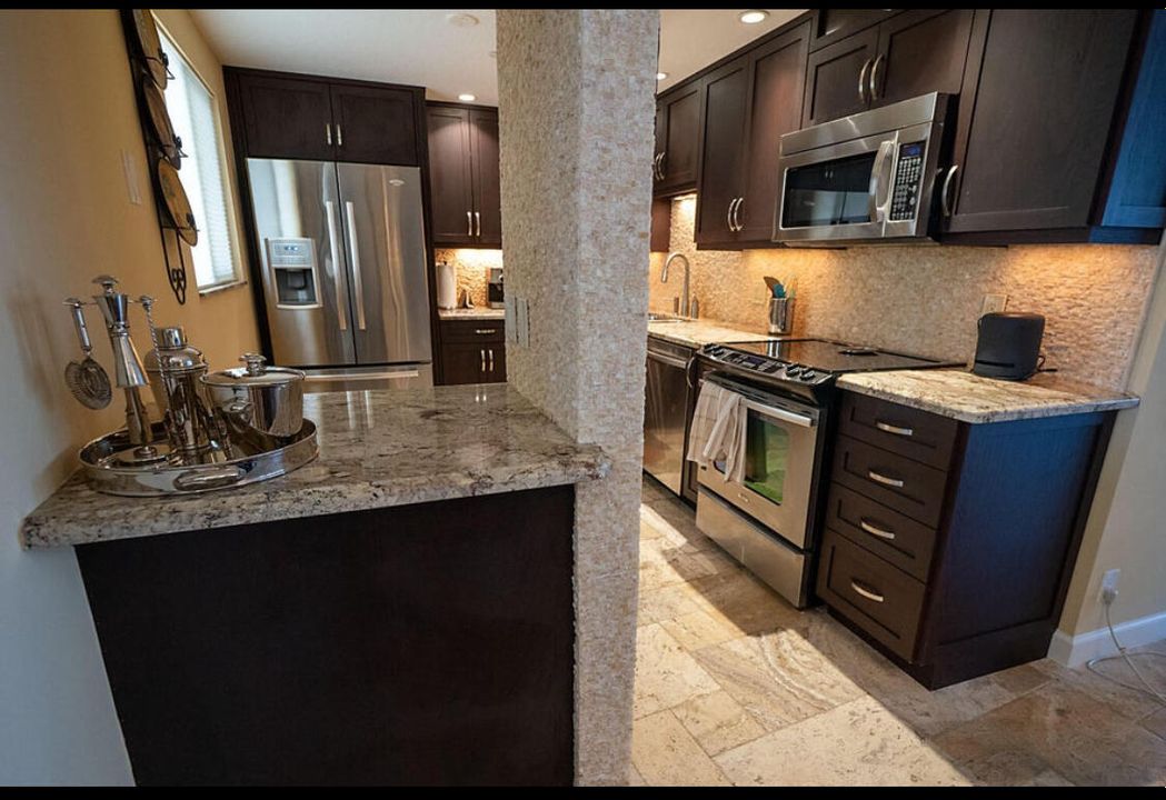 For Sale: $749,000 (2 beds, 2 baths, 1170 Square Feet)