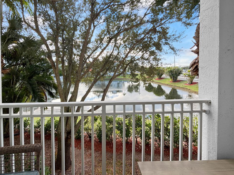 合同活跃: $1,980 (1 贝兹, 1 浴室, 815 平方英尺)