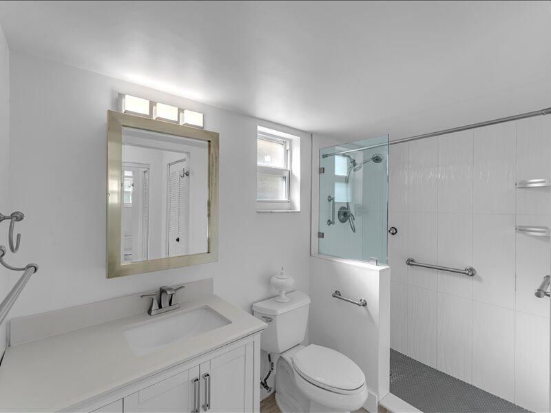 Active With Contract: $125,000 (2 beds, 2 baths, 894 Square Feet)