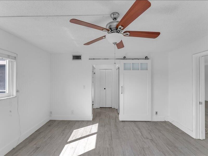 Active With Contract: $125,000 (2 beds, 2 baths, 894 Square Feet)