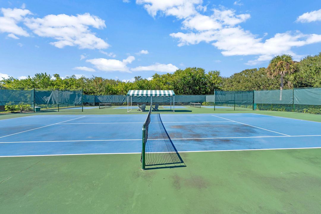 For Sale: $2,200,000 (4 beds, 4 baths, 3868 Square Feet)