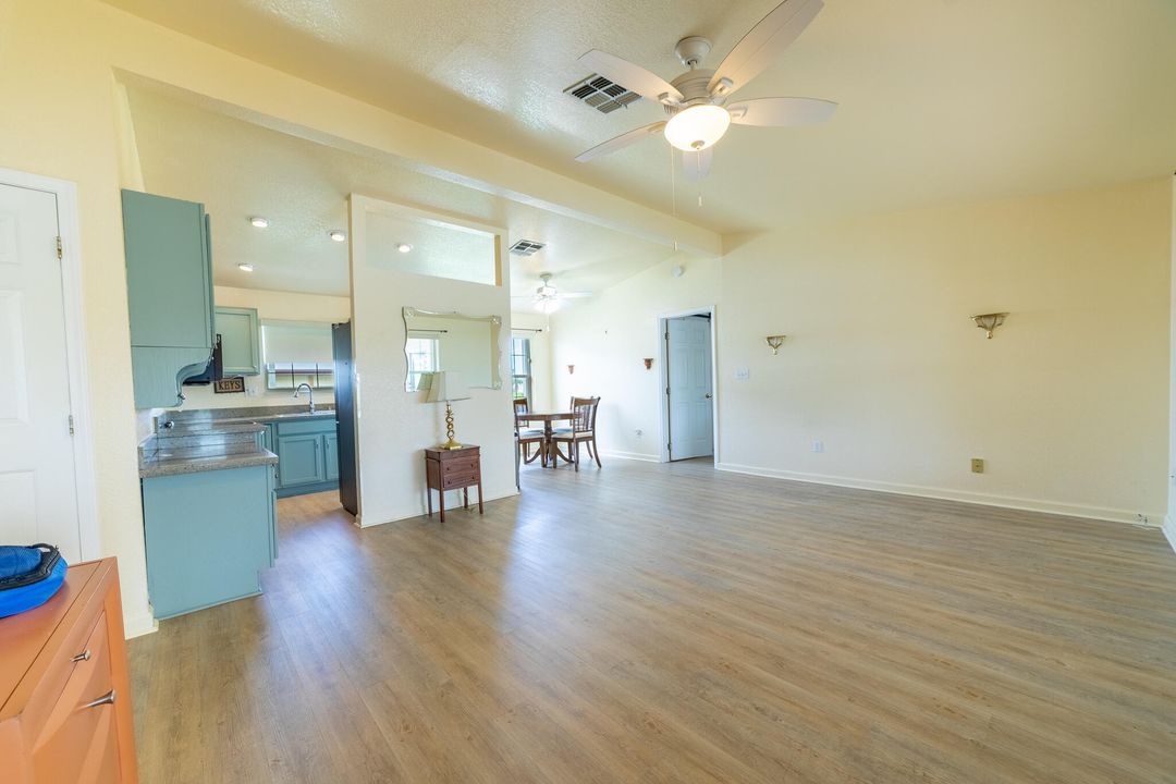 For Sale: $399,000 (3 beds, 2 baths, 1612 Square Feet)